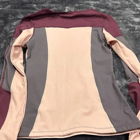 Gymshark- Women's Colorblock Long Sleeve Top - Picture 5 of 5